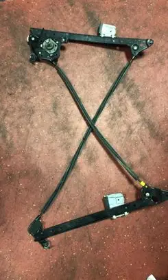 Rear door manual window regulator