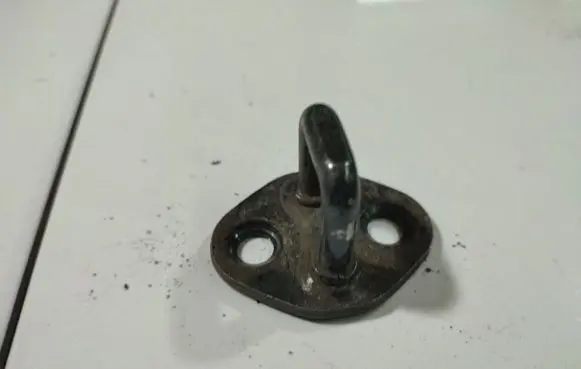 SsangYong Actyon Front door lock loop/hook striker 