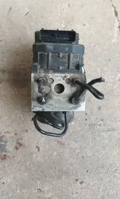 Volkswagen PASSAT B5.5 ABS Pump 8E0614111AB