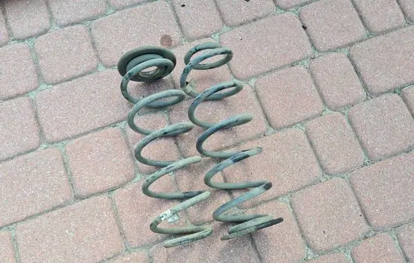 Volkswagen Golf VII Rear coil spring 5Q0511121
