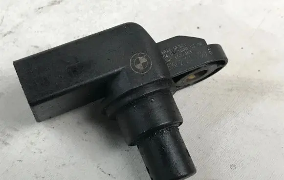 BMW 5 E39 Camshaft speed sensor 2249320 04041999 S602163