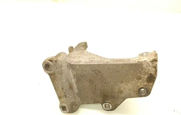 Volvo XC90 Gearbox mounting bracket 8675329
