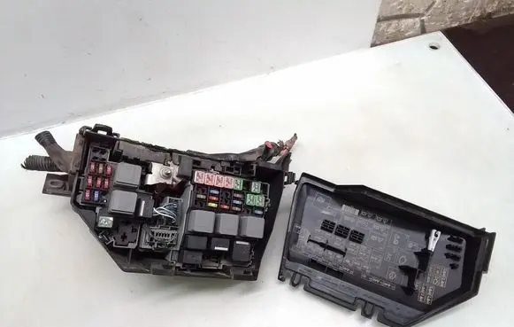 Ford Mondeo MK IV Fuse module 8G9T14A067AB