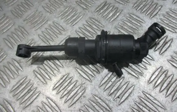 Renault Clio III Clutch slave cylinder 8200523798