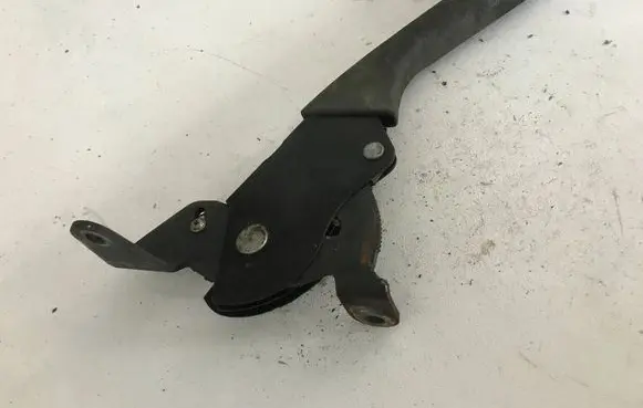 Mazda 626 Handbrake/parking brake lever assembly 555445