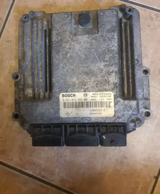 Renault Trafic II (X83) Engine control unit/module 0281014648 8200823728 8200666516