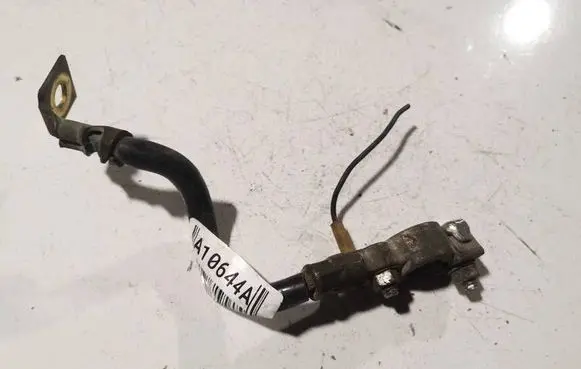Volkswagen Polo IV 9N3 Positive cable (battery) 