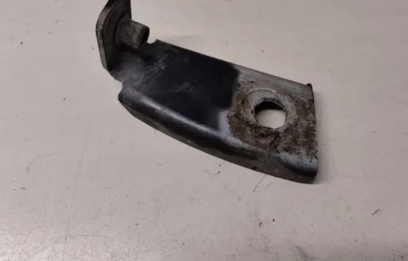 Audi A8 S8 D2 4D Fender mounting bracket 4D0810686A