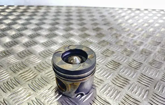Piston