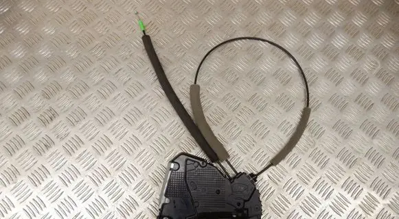 Lexus ES 250 - 300 - 330 Front door lock 6903048110