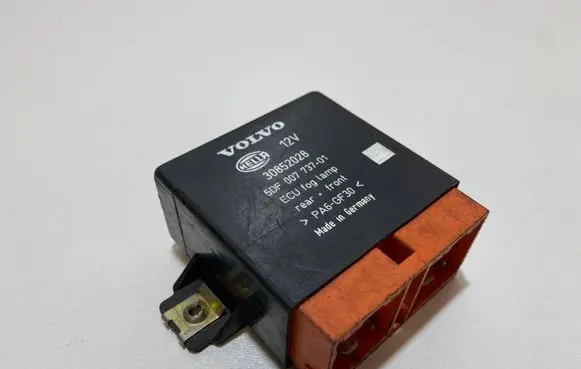Volvo S40, V40 Other relay 30852028 5DF007737 01