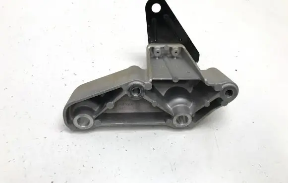 Volvo XC40 Engine mounting bracket 31686306