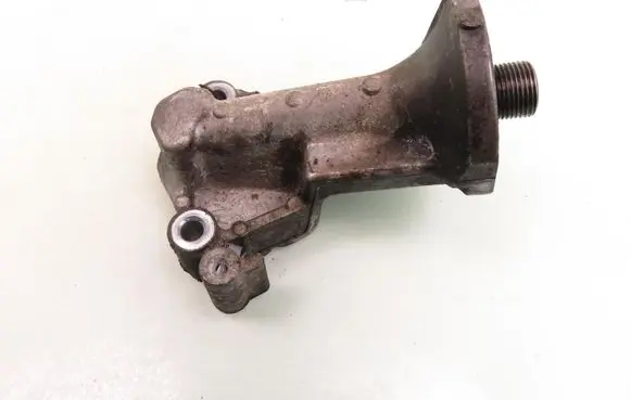 Honda Odyssey Oil filter mounting bracket