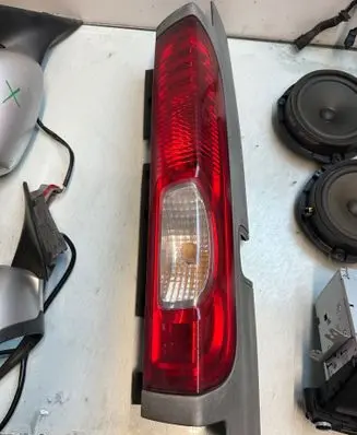 Opel Vivaro Rear/tail lights 93857722