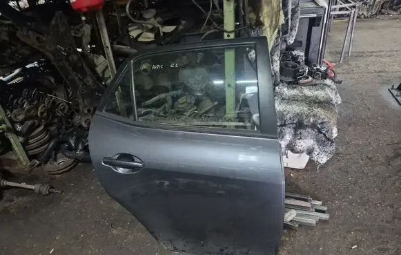 Toyota Auris 150 Rear door