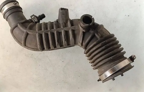 Air intake hose/pipe