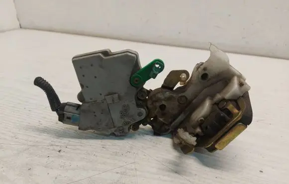 Nissan Terrano Rear door lock