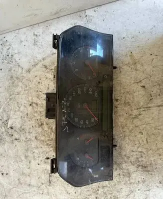 Volvo S70 V70 V70 XC Speedometer (instrument cluster) 9168144