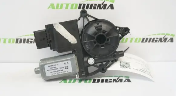 Peugeot 3008 II Rear door window regulator motor 9829482480
