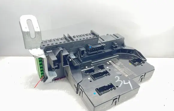 Mercedes-Benz C W204 Fuse module 2049060105 5DK00922589