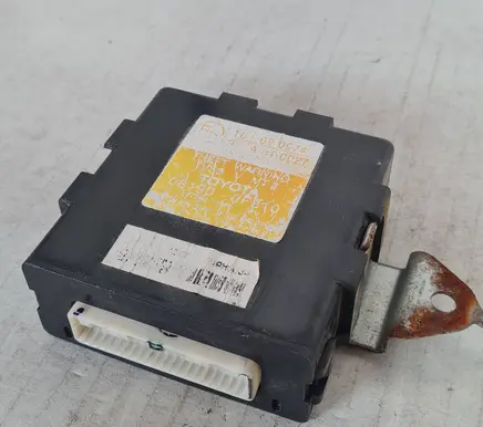 Toyota Corolla Verso AR10 Alarm control unit/module 081900F810