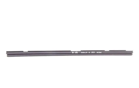 Volkswagen Golf V Windshield/front glass wiper blade 1K5837472D