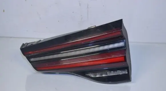 Tailgate rear/tail lights