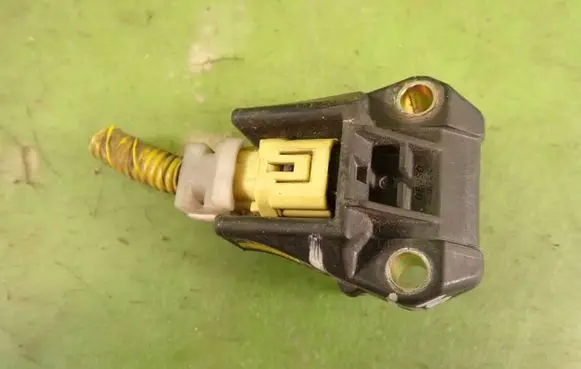Subaru Legacy Airbag deployment crash/impact sensor
