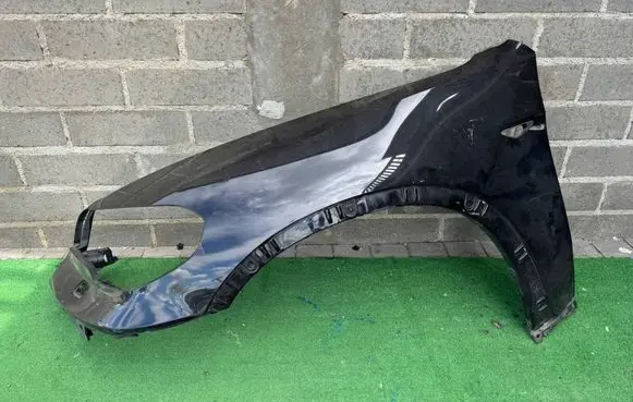 BMW X5 E70 Fender