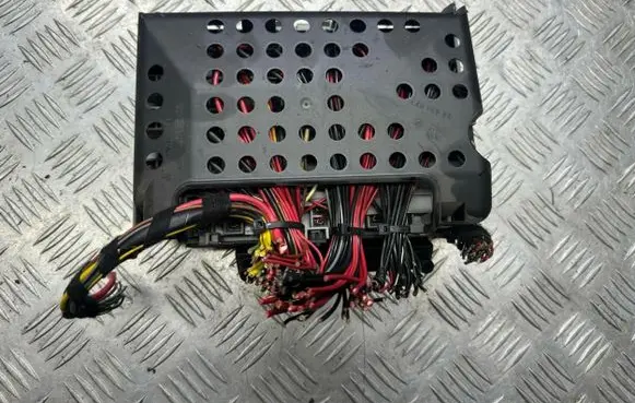 Opel Zafira A Fuse box set 24412497