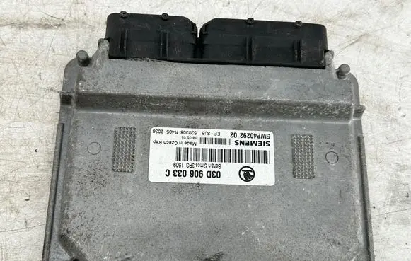 Skoda Fabia Mk2 (5J) Engine control unit/module 03D906033C 5WP4029202 3PG1509