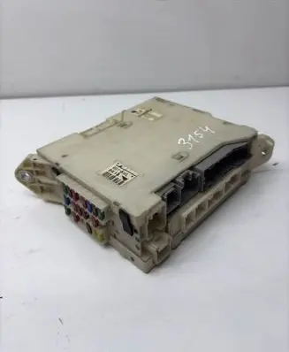 Lexus IS 220D-250-350 Fuse module 8273053050 9478 6B160766
