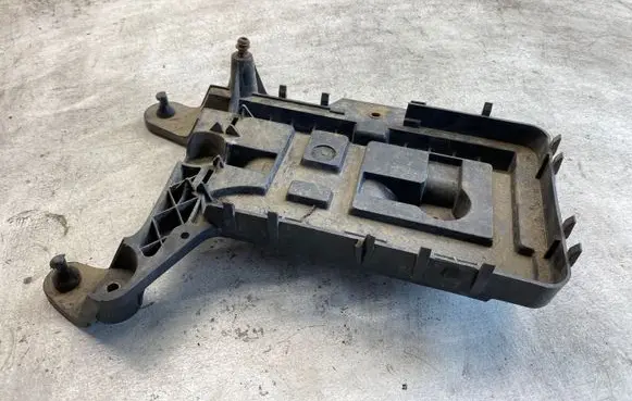 Volkswagen PASSAT B6 Battery tray 1k0915333b