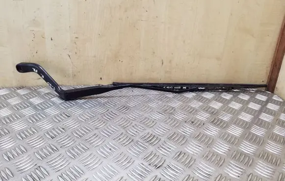 Front wiper blade arm
