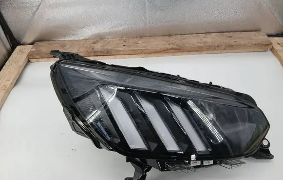 Peugeot 2008 II Headlight/headlamp 9850177580 98501775