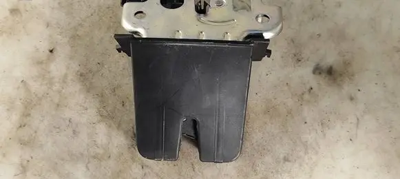 Skoda Octavia Mk3 (5E) Tailgate/trunk/boot lock/catch/latch 8R0827505 PGF30