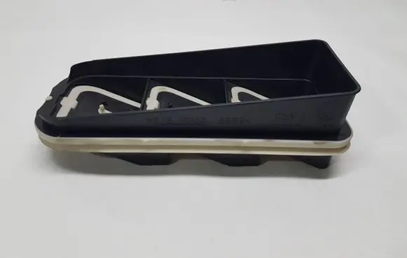 Quarter panel pressure vent