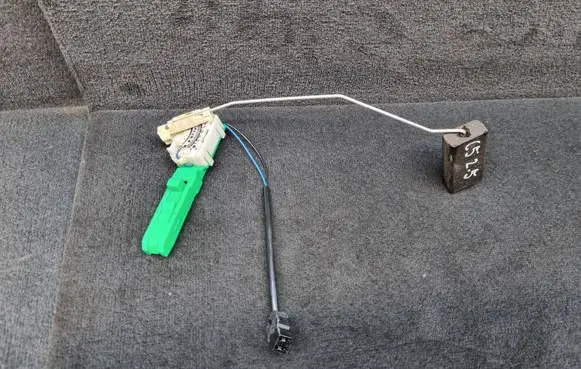 Audi A6 S6 C5 4B Fuel level sensor 4B0919673AC
