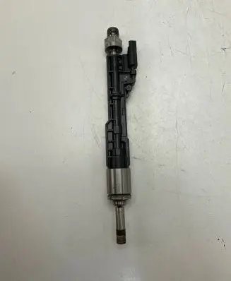 BMW 2 F22 F23 Fuel injector 7645960