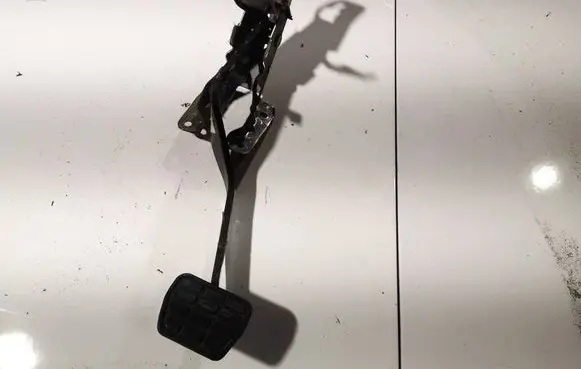 Mitsubishi Colt Brake pedal a4542900718 4620a037