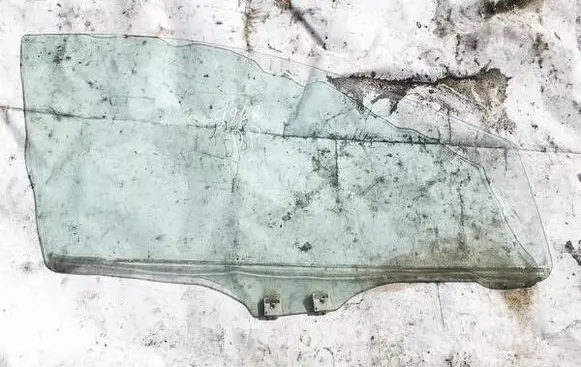Mazda 2 Front door window glass four-door