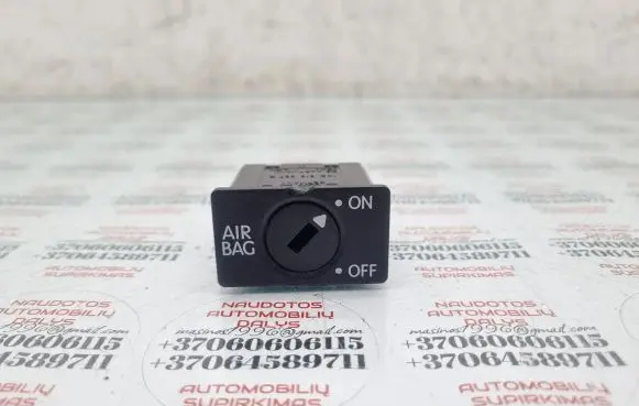 Passenger airbag on/off switch