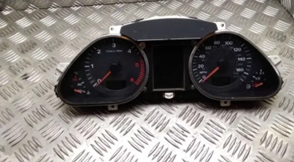 Audi A6 S6 C6 4F Speedometer (instrument cluster) 4F0920980M 4F0910930A