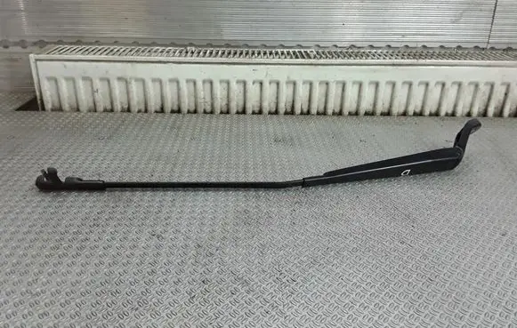 Peugeot 407 Front wiper blade arm
