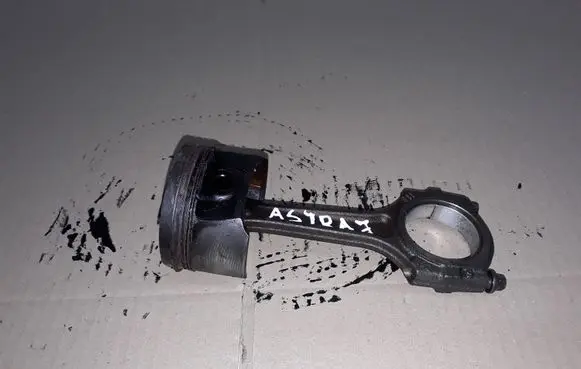 Opel Astra J Piston with connecting rod 192