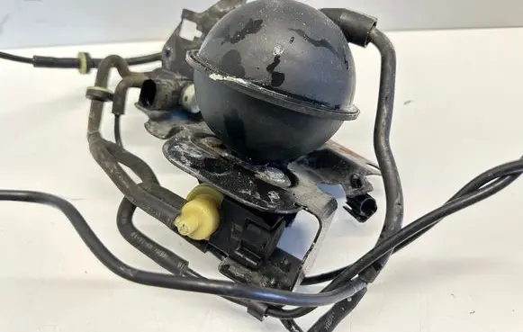 Audi A4 S4 B8 8K Valve vacuum 8K0906627 11296 4010835A