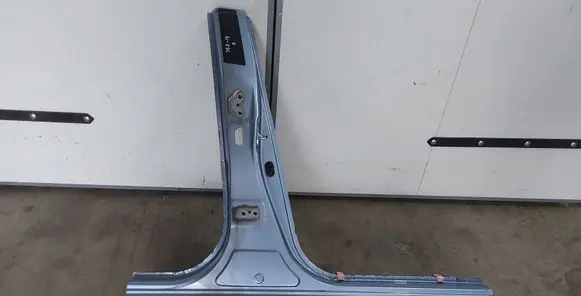 Toyota Yaris Pillar (middle) 