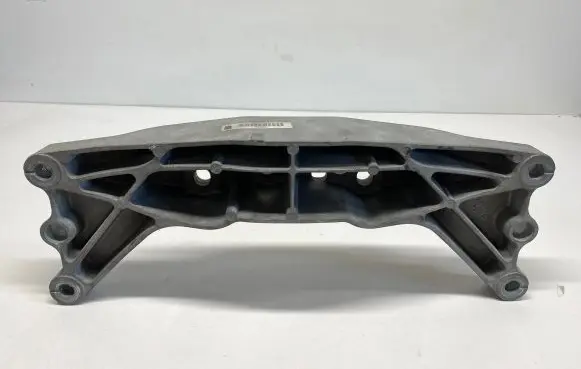 Chevrolet Camaro Gearbox mounting bracket 92200277