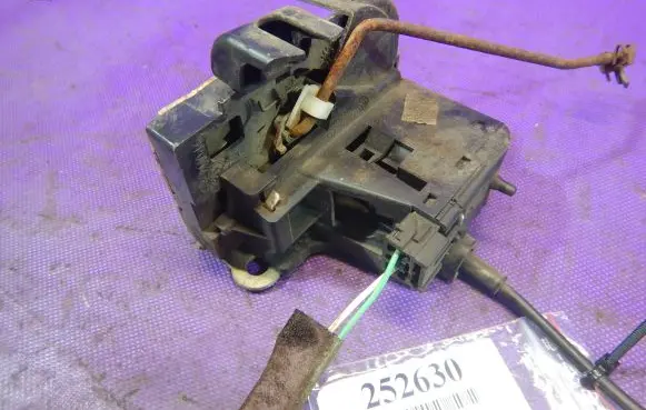 Renault Megane I Front door lock