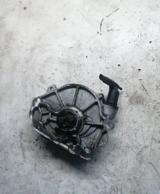 Volkswagen Golf VI Vacuum pump 03L145100B 9140300060